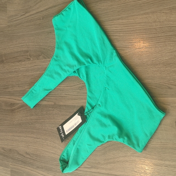 *NWT* Green Scoop Neck Bikini Top - Picture 2 of 3
